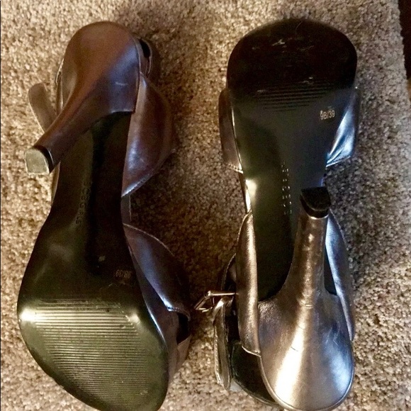 BCBgirls Devona Size 9 Platform T-Strap Heels - Picture 6 of 8